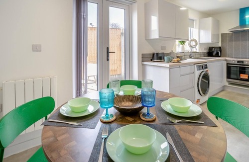 Newport Cottage | 3 Bed in Newport (oc-p34126)
