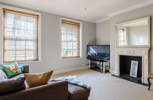 Kennington Cottage | 3 bedroom accommodation in Kennington, London