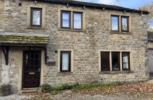 Skipton House | 3 Bedroom Dog Friendly Cottage with Off Lead Field