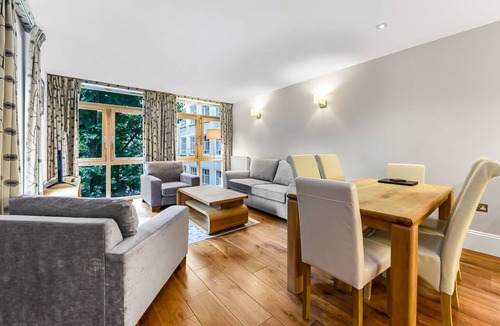 Bloomsbury Apartment | 3 Bedroom Family Apartment With Private Terrace