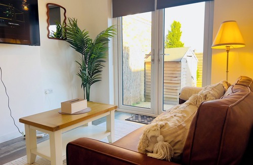 Staple Hill House | 3 Bedroom Home Bristol with Parking
