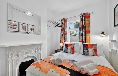 Lisburn Apartment | 3 Bedroom House in Lisburn, 16 minutes to Belfast with parking