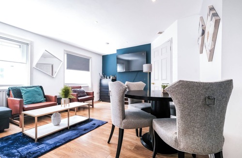 Carnaby Apartment | 3 bedroom, modernized charm. 2min Tube distance. Prime London stay.