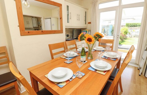 Bournemouth Cottage | 32 Cranleigh Close