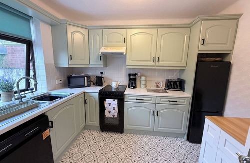 Belfast House | 3BD Cozy Family Retreat for 5