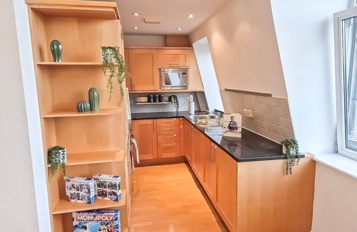 Newington Apartment | 3BR Flat in Borough near The Shard, Bermondsey