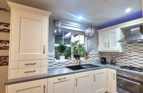 Lisburn House | 3BR Tropical Escape with spa area