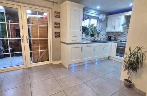 Lisburn House | 3BR Tropical Escape with spa area