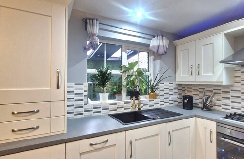 Lisburn House | 3BR Tropical Escape with spa area