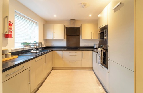 Gloucester House | 4 Bed House - Cheltenham & Gloucester - Sleeps 8