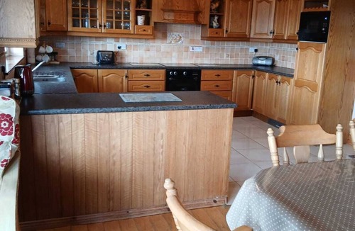 Inch House | 4 Bed in Annascaul (oc-ii08305)