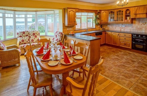Inch House | 4 Bed in Annascaul (oc-ii08305)
