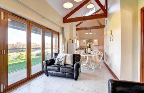 Barry House | 4 Bed in Barry oc-bow164