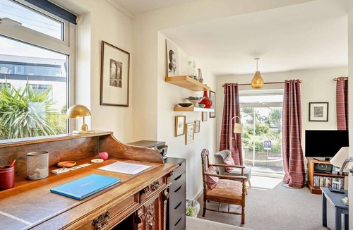 Ogmore-by-Sea Cottage | 4 Bed in Bridgend (oc-74236)