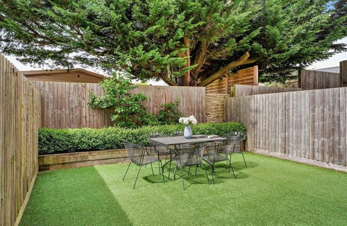 Bourton Cottage | 4 Bed in Cheltenham (oc-62039)