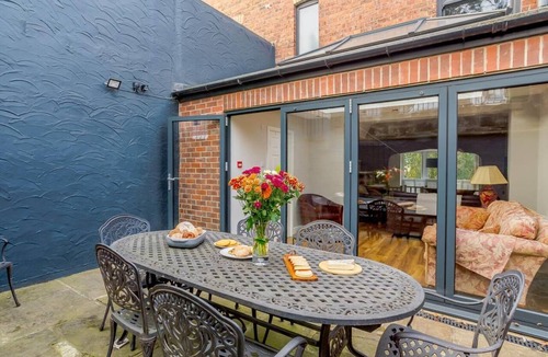 Harrogate City Centre Cottage | 4 Bed in Harrogate (oc-hh025)