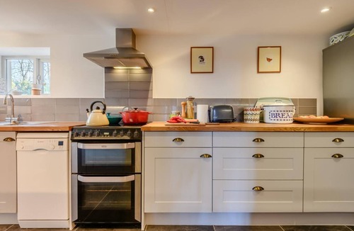 Kingston Cottage | 4 Bed in Kingston (oc-w28374)