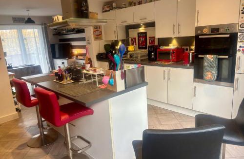 Penarth House | 4 bed Townhouse with spectacular views 4 miles from Cardiff 10min drive or train journey to city centre