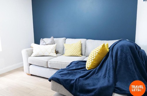Londonderry Apartment | 4 Bedroom House By Travel Lets Short Term Rental Agency In Derry City Centre With Free Parking