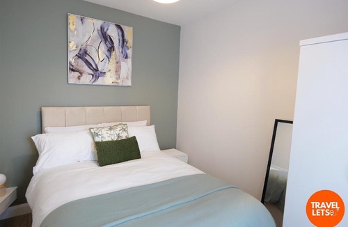 Londonderry Apartment | 4 Bedroom House By Travel Lets Short Term Rental Agency In Derry City Centre With Free Parking