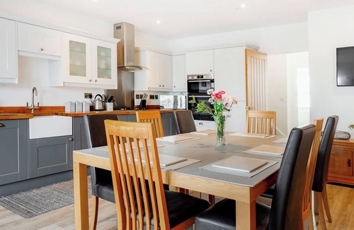 Oulton Broad Cottage | 4 bedroom accommodation in Lowestoft