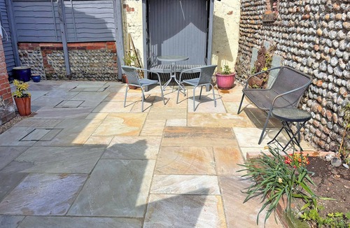 Bacton Cottage | 4 bedroom accommodation in Bacton, Norwich