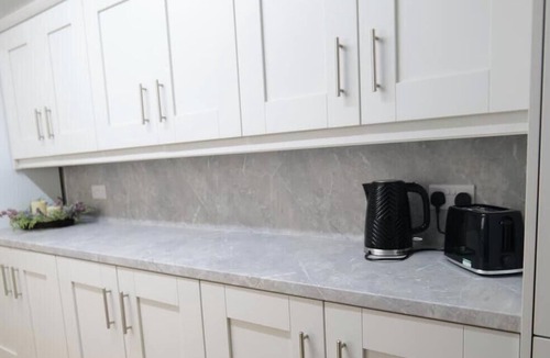 Londonderry House | 4 Bedroom Derry City Centre House I Free Parking