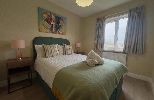 Saint Athan House | 4 Bedroom Home St Athan Contractors Wifi & Parking