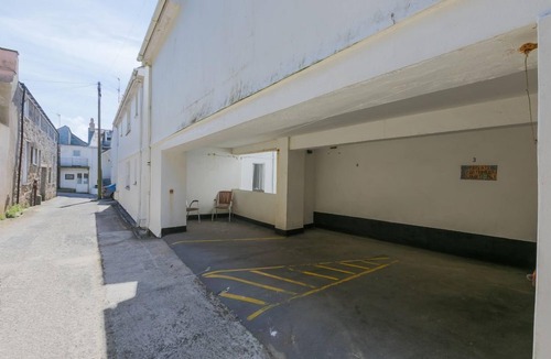 St Ives Cottage | 4 Porthmeor Court, Downalong – Sleeps 6 – On-Site Parking