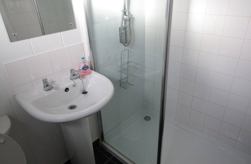 Scalby Cabin | 40ft x 20ft luxury holiday lodge near Scarborough; 3 bed, sleeps 6, hot tub