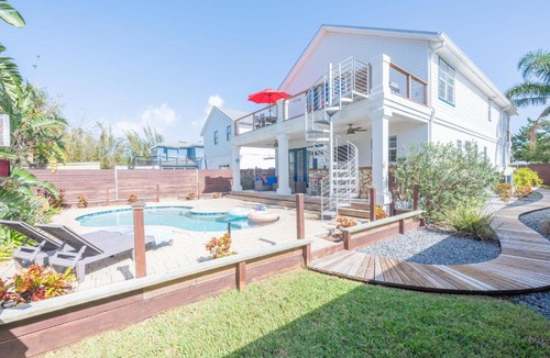 St. Augustine House | 4BD 3BR Pool Paradise 1 mile from Beach & Downtown