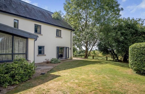 Newport Cottage | 5 Bed in Catsash (oc-u32331)