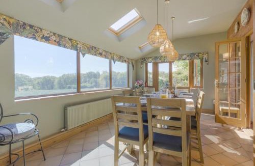 Holt House | 5 Bed in Holt oc-b34435