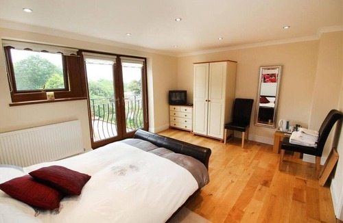 Mumbles Cottage | 5 Bed in Mumbles (oc-hh296)