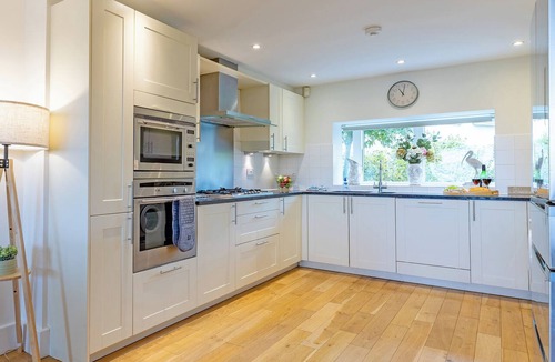 Cirencester Cottage | 5 bedroom accommodation in Somerford Keynes