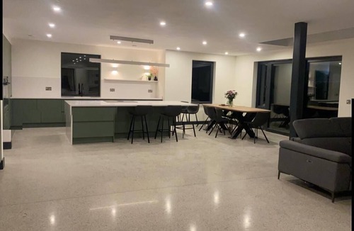 Dooradoyle House | 5 Bedroom very large suburban home.