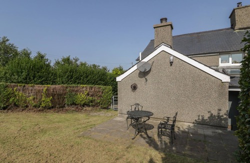 Ffestiniog Cottage | 5 BRYN TIRION, pet friendly, with open fire in Llan Ffestiniog