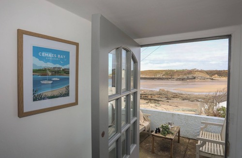 Cemaes Bay Cottage | 5 SEA VIEW STREET, family friendly, with open fire in Cemaes Bay