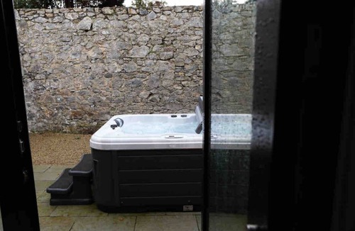Nenagh House | 5* Self Catering 1 Bed