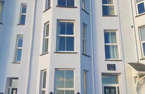 Criccieth House | 5* Stunning Victorian House, Sleeps 20, Located on the Seafront at Criccieth