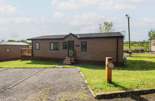 Tunstall Cottage | 52 PARKVIEW, BADGER'S RETREAT, pet friendly in Hipswell