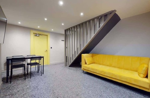 Pontypridd House | 5min walk to town/sleeps 4/20min train to Cardiff