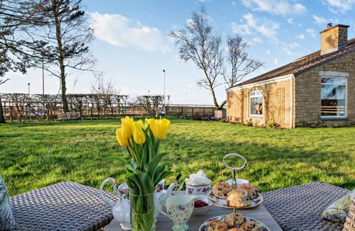 Newton Cottage | 6 Bed in Broxburn (oc-94359)