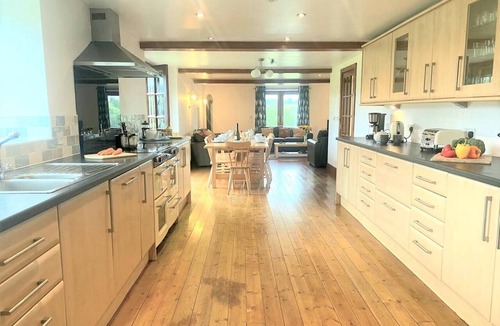 Llandovery Cottage | 6 Bed in Llandovery (oc-82441)