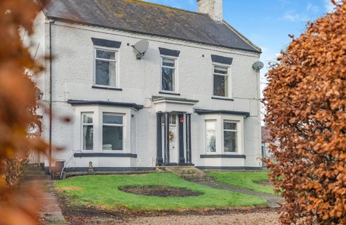 Buckton Cottage | 6 Bed in Rudston (oc-s30441)