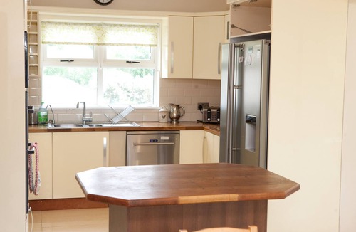 Slane Apartment | 6 bedroom house situated beside the River Boyne and Ramparts Walk close to Slane Bridge and 5 minute