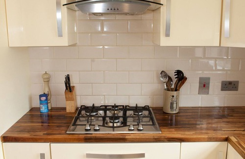 Slane Apartment | 6 bedroom house situated beside the River Boyne and Ramparts Walk close to Slane Bridge and 5 minute
