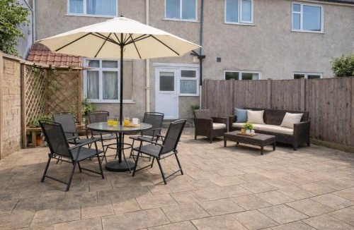 Horfield House | 6 Bedroom House with Parking , Garden Fast WiFi -Ideal for contractors and work stays