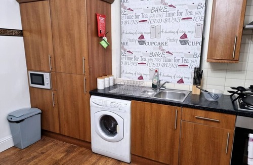 Morley House | *6B7R* Setup for your most relaxed & amazing stay + Free Parking + Free Fast WiFi*