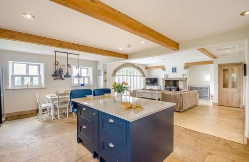 Ilkley Cottage | 7 Bed in Langbar (oc-d34075)